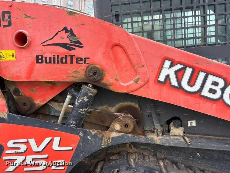 image for item YA3385 2020 Kubota SVL75-2 tracked skid steer loader