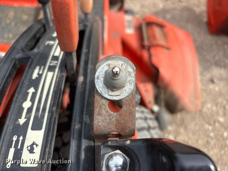 image for item DO5201 Kubota BX2200D HFWD tractor