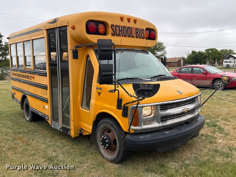 image for item DS6810 1999 Chevrolet Express 3500 school bus
