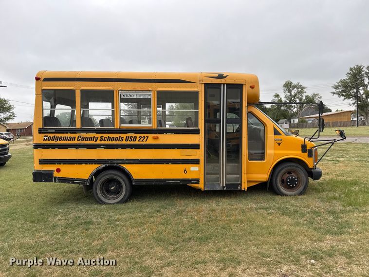 image for item DS6810 1999 Chevrolet Express 3500 school bus