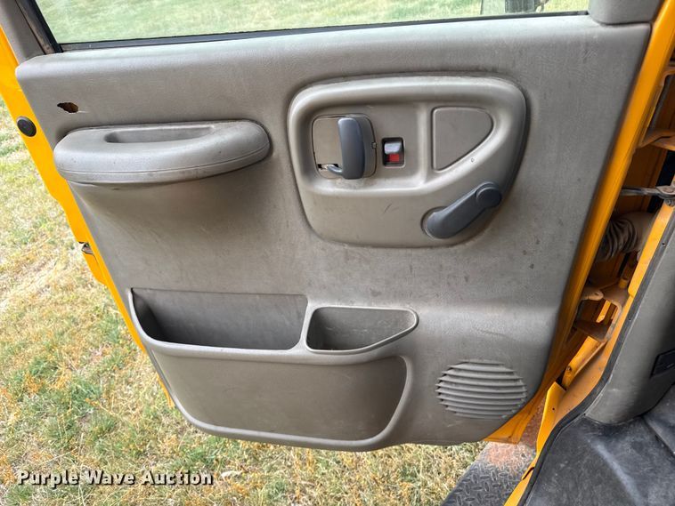 image for item DS6810 1999 Chevrolet Express 3500 school bus