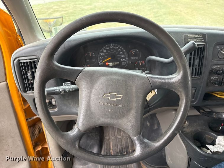 image for item DS6810 1999 Chevrolet Express 3500 school bus
