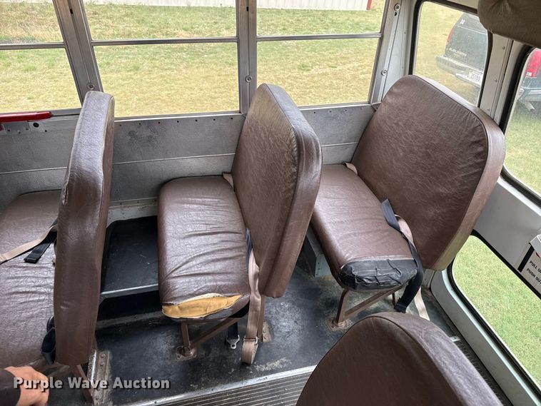 image for item DS6810 1999 Chevrolet Express 3500 school bus