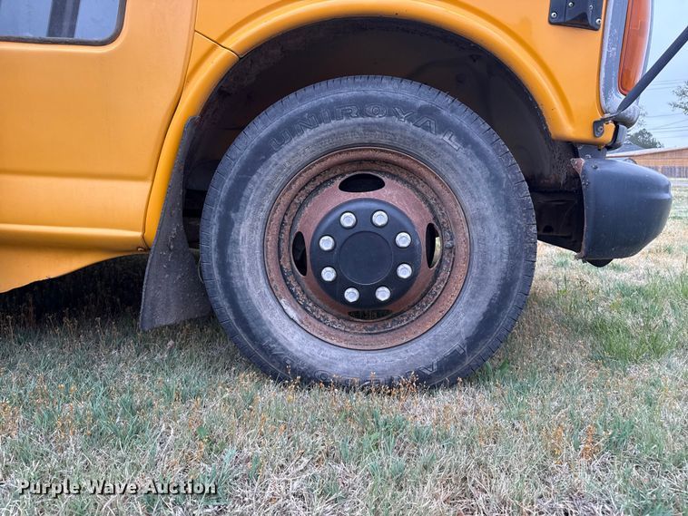 image for item DS6810 1999 Chevrolet Express 3500 school bus