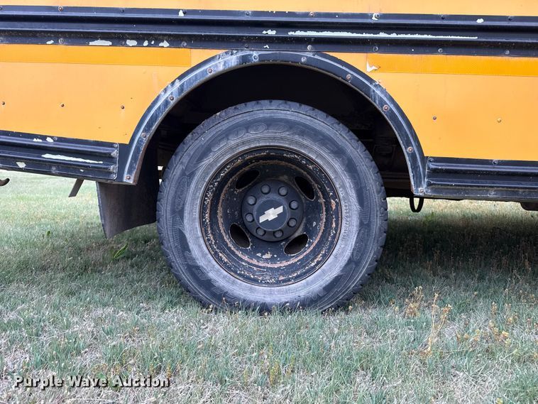 image for item DS6810 1999 Chevrolet Express 3500 school bus