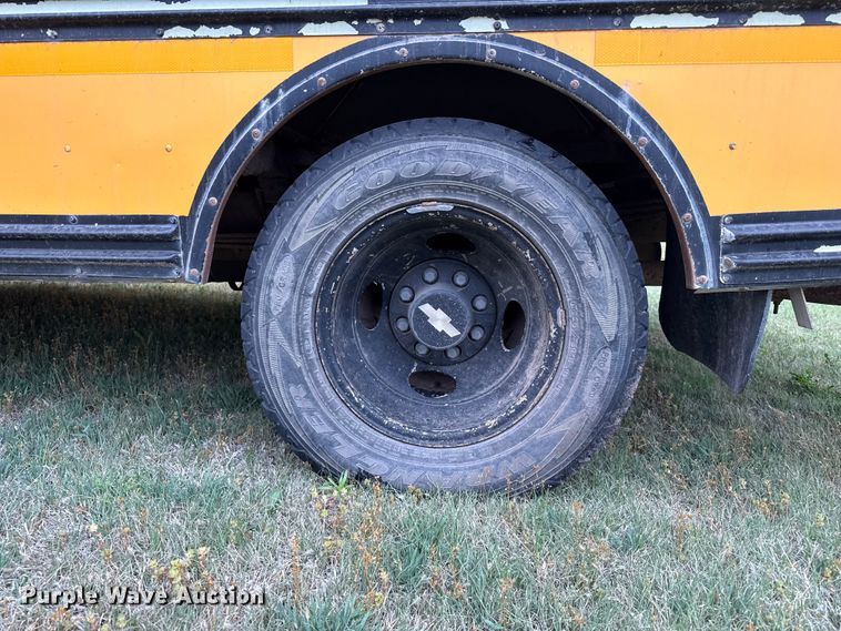 image for item DS6810 1999 Chevrolet Express 3500 school bus