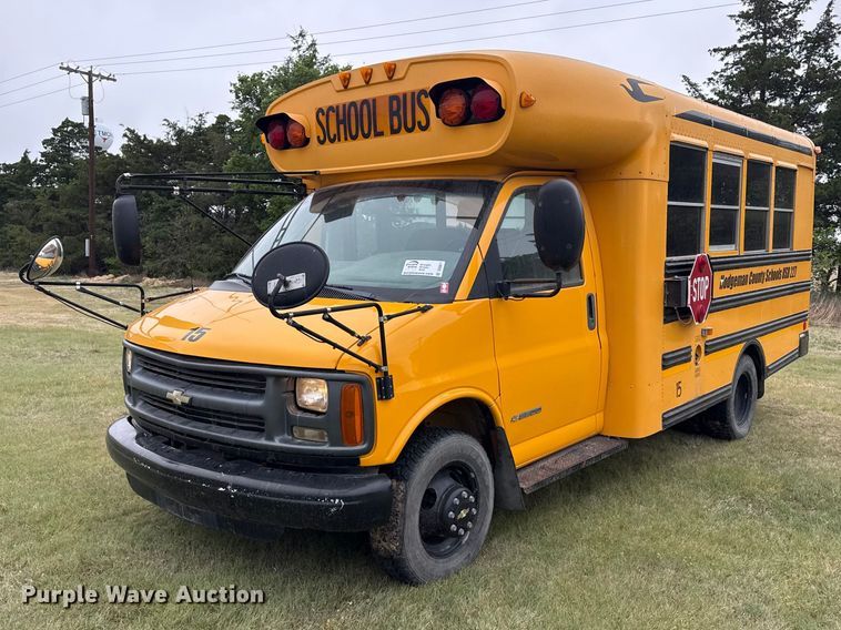 image for item DS6811 2002 Chevrolet Express 3500 school bus