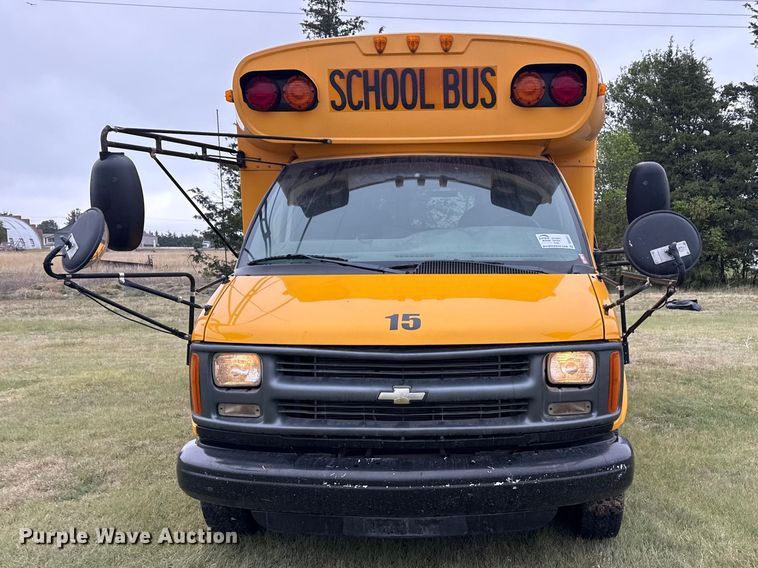 image for item DS6811 2002 Chevrolet Express 3500 school bus