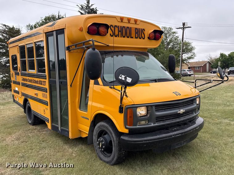 image for item DS6811 2002 Chevrolet Express 3500 school bus