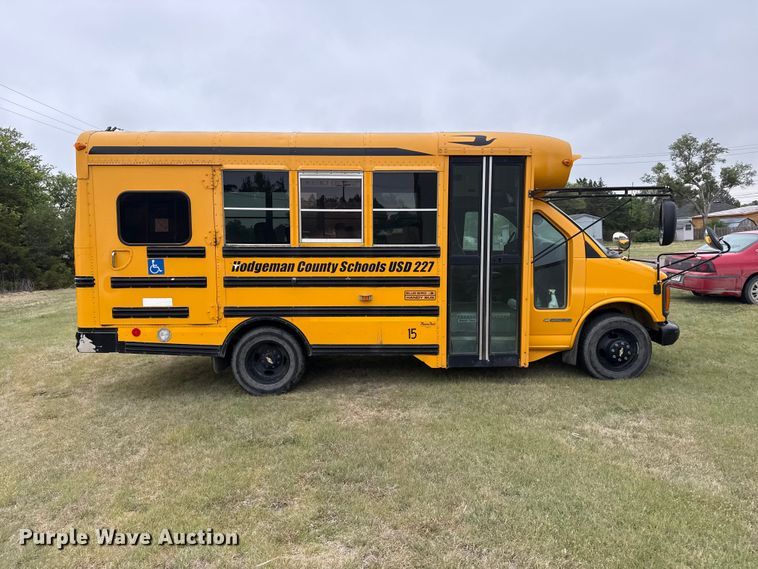 image for item DS6811 2002 Chevrolet Express 3500 school bus