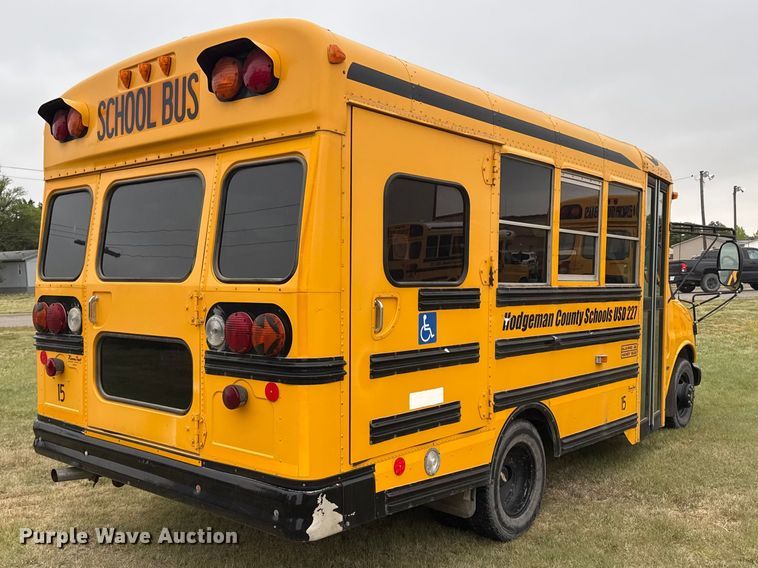 image for item DS6811 2002 Chevrolet Express 3500 school bus