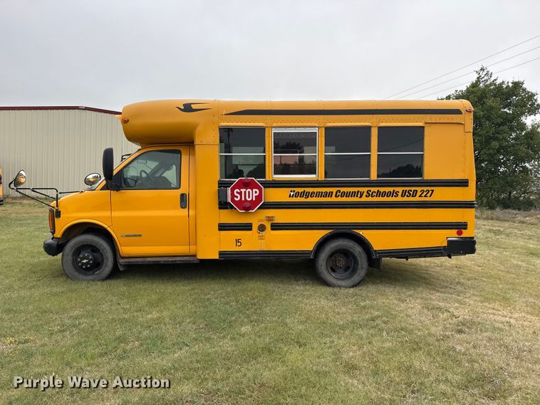 image for item DS6811 2002 Chevrolet Express 3500 school bus