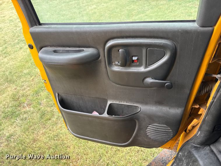 image for item DS6811 2002 Chevrolet Express 3500 school bus