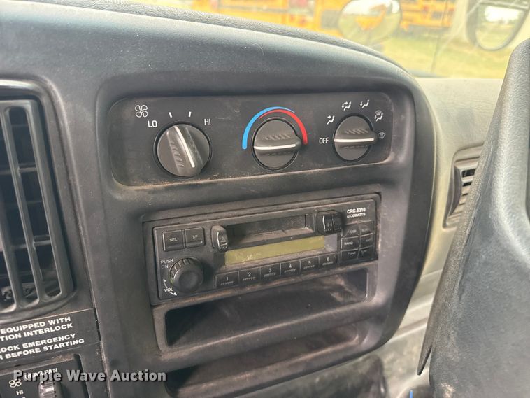image for item DS6811 2002 Chevrolet Express 3500 school bus