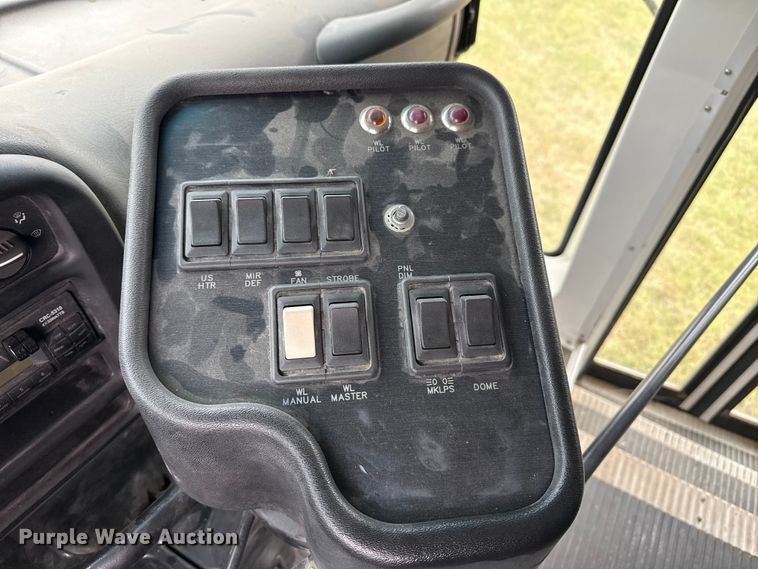 image for item DS6811 2002 Chevrolet Express 3500 school bus
