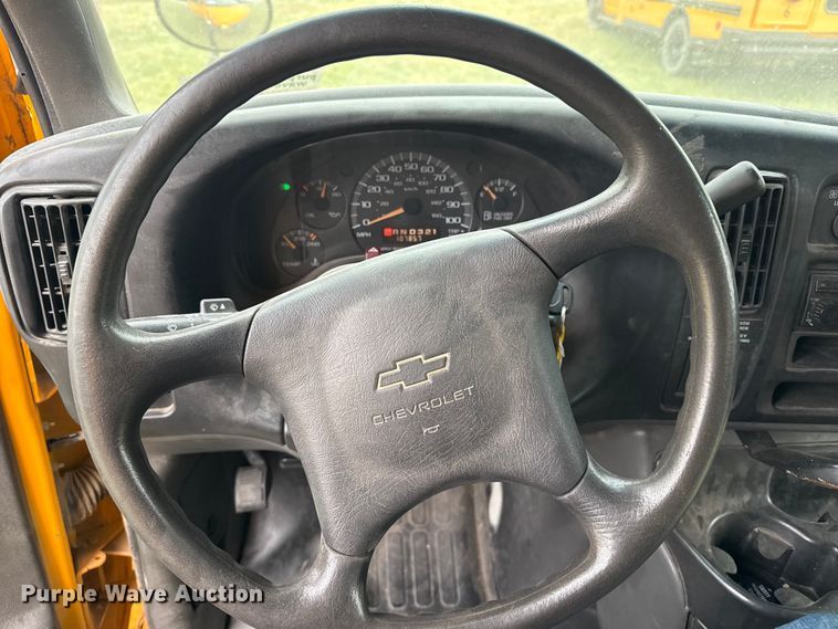 image for item DS6811 2002 Chevrolet Express 3500 school bus