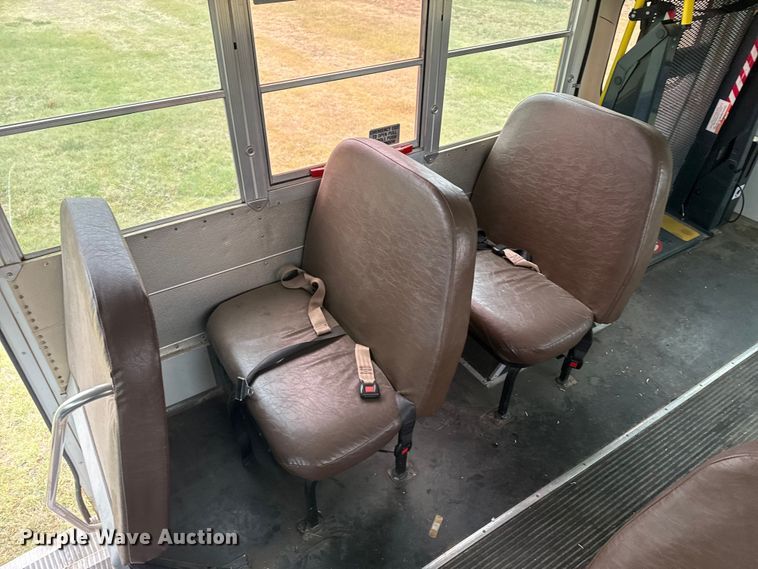 image for item DS6811 2002 Chevrolet Express 3500 school bus