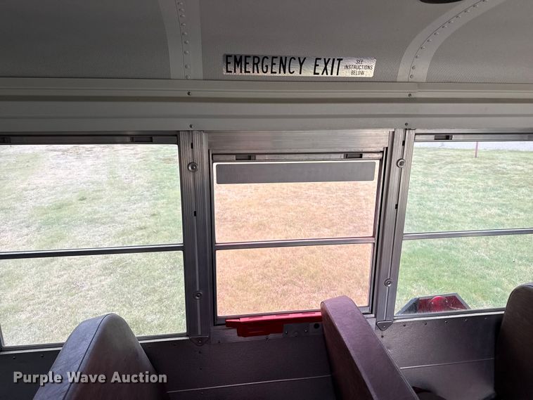 image for item DS6811 2002 Chevrolet Express 3500 school bus