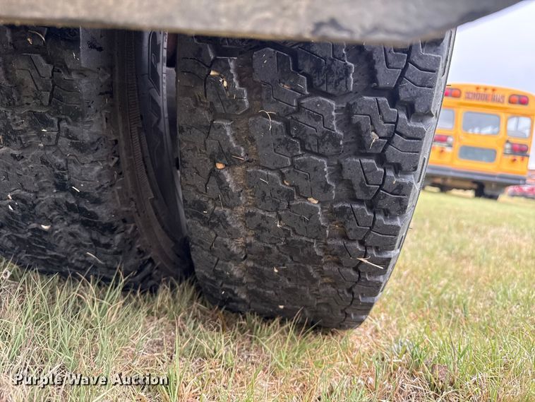 image for item DS6811 2002 Chevrolet Express 3500 school bus