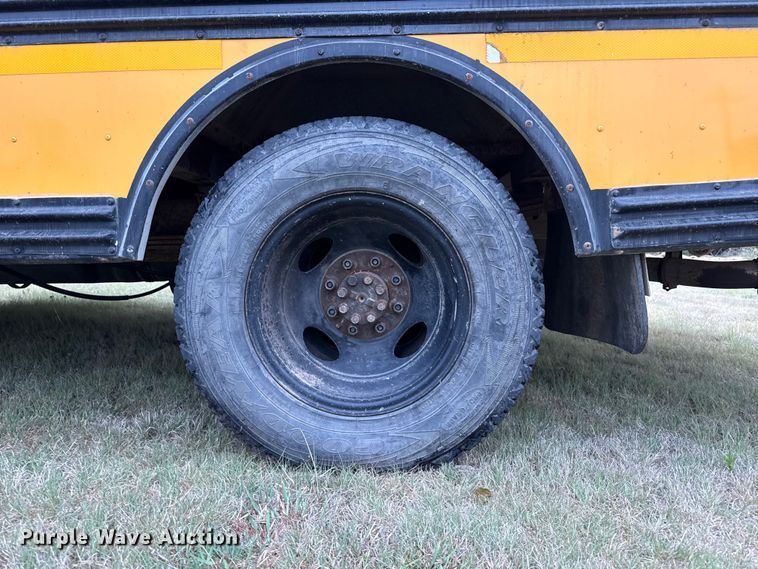image for item DS6811 2002 Chevrolet Express 3500 school bus