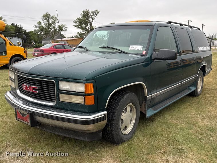 image for item DS6813 1999 GMC Suburban SUV