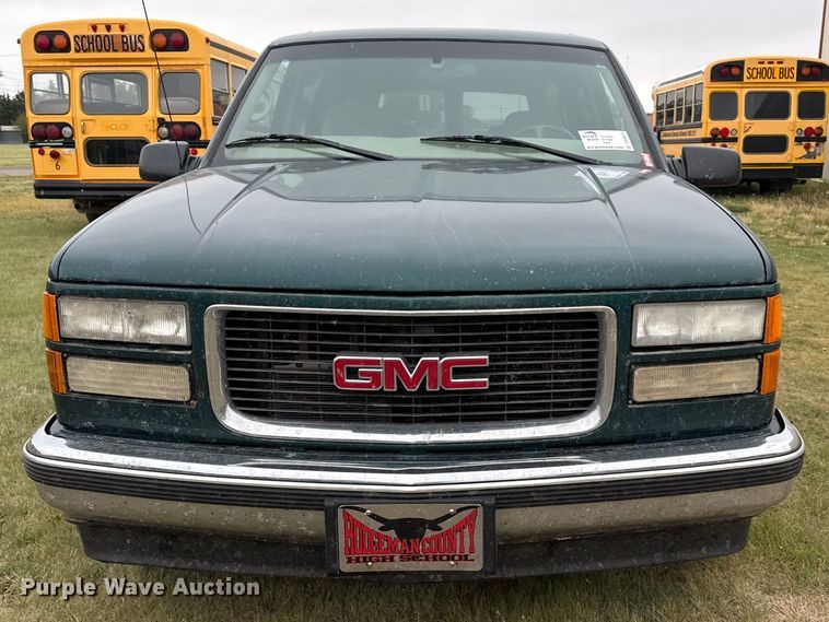 image for item DS6813 1999 GMC Suburban SUV
