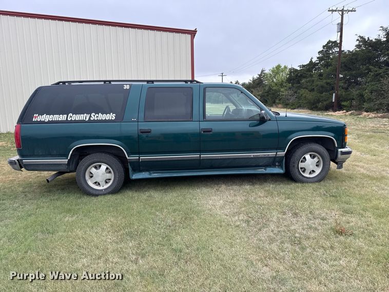 image for item DS6813 1999 GMC Suburban SUV