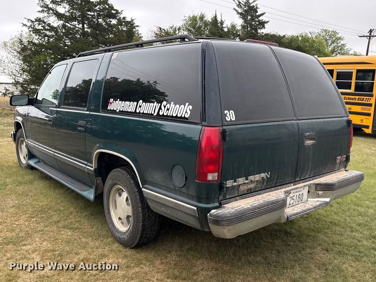 image for item DS6813 1999 GMC Suburban SUV