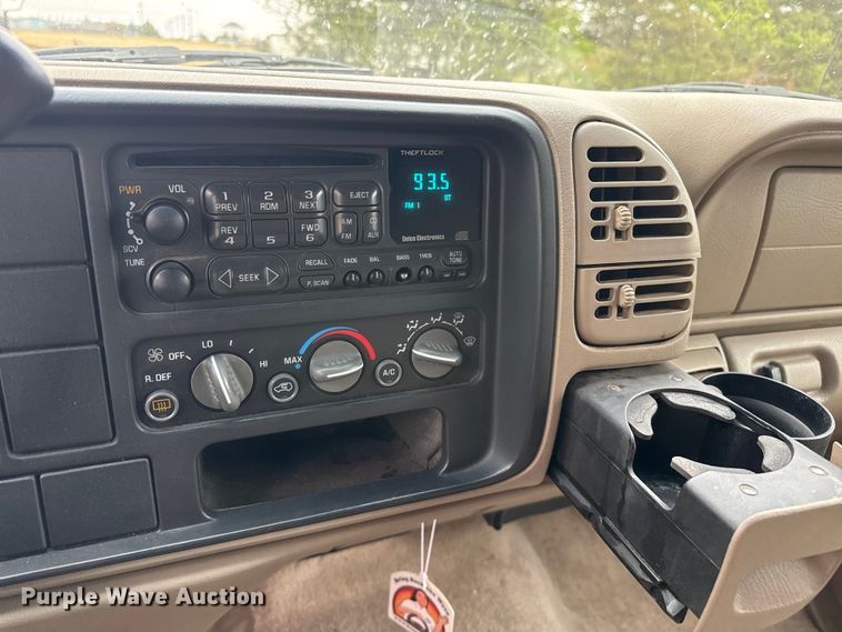 image for item DS6813 1999 GMC Suburban SUV