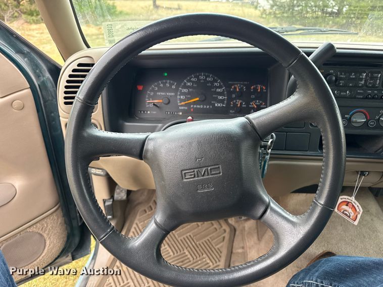 image for item DS6813 1999 GMC Suburban SUV