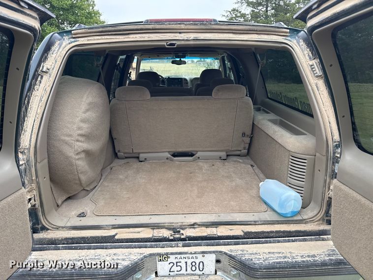 image for item DS6813 1999 GMC Suburban SUV