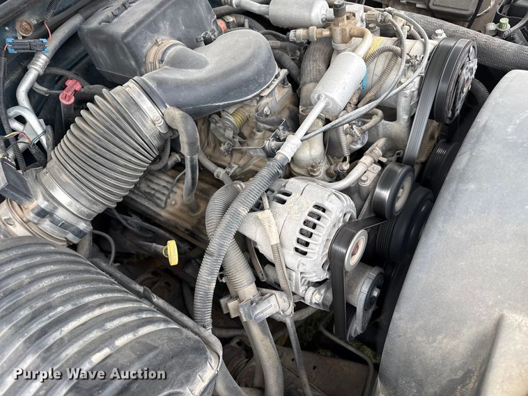image for item DS6813 1999 GMC Suburban SUV