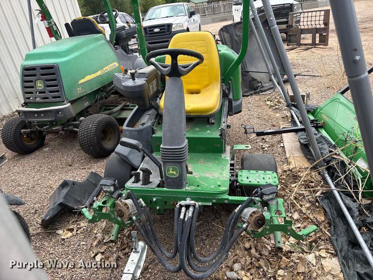 image for item DS6837 2013 John Deere 2500B PrecisionCut reel mower