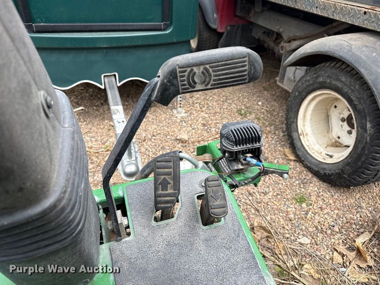 image for item DS6837 2013 John Deere 2500B PrecisionCut reel mower