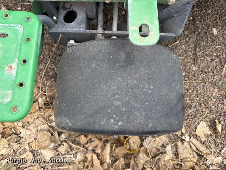 image for item DS6837 2013 John Deere 2500B PrecisionCut reel mower
