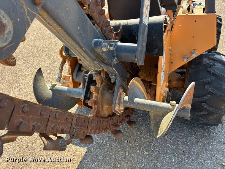 image for item DT0170 2000 Case 560 trencher