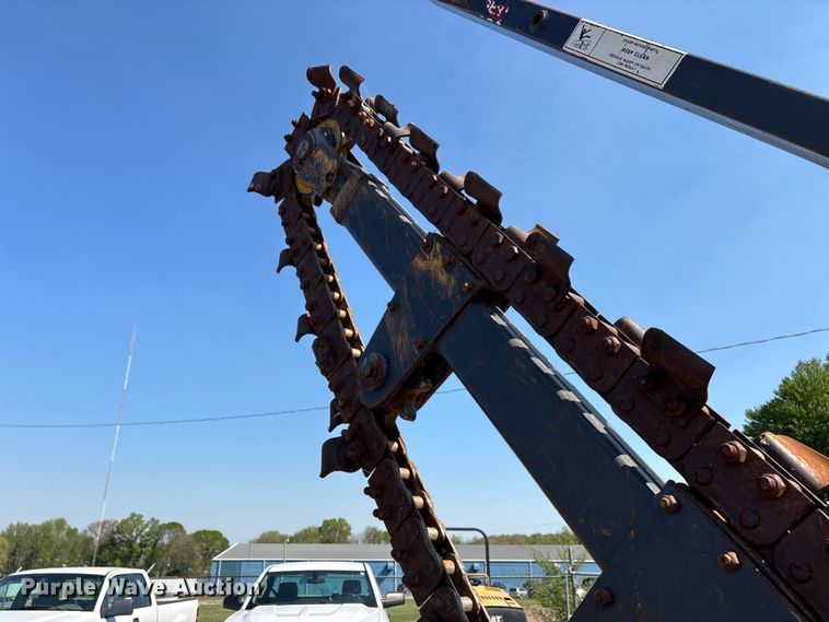 image for item DT0170 2000 Case 560 trencher