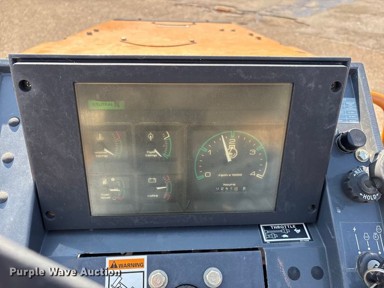 image for item DT0170 2000 Case 560 trencher