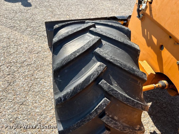 image for item DT0170 2000 Case 560 trencher