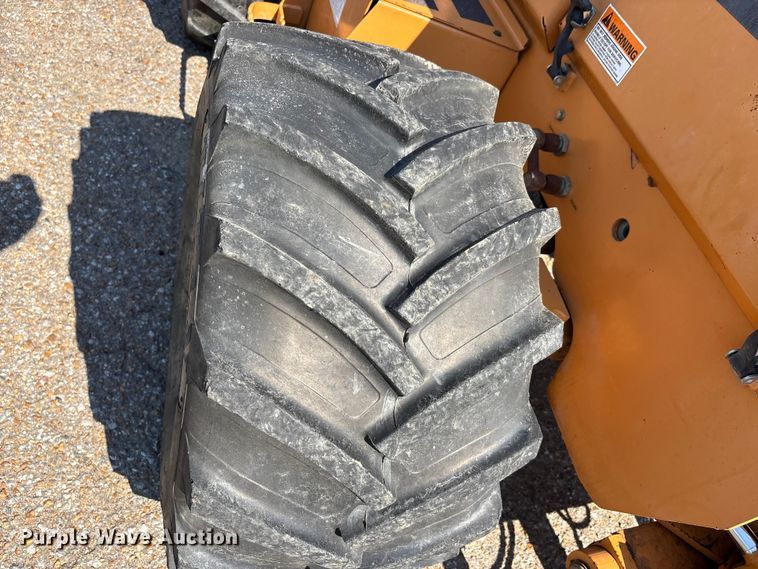 image for item DT0170 2000 Case 560 trencher