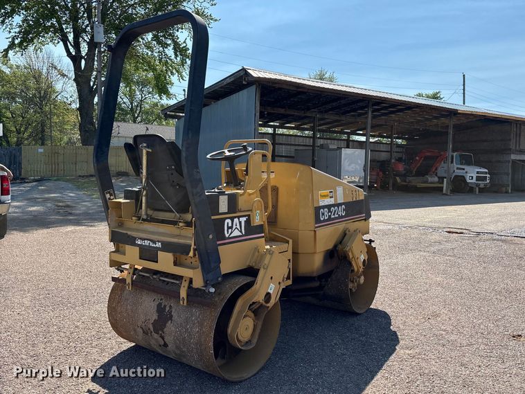 image for item DT0171 1996 Caterpillar CB-224C double drum vibratory roller