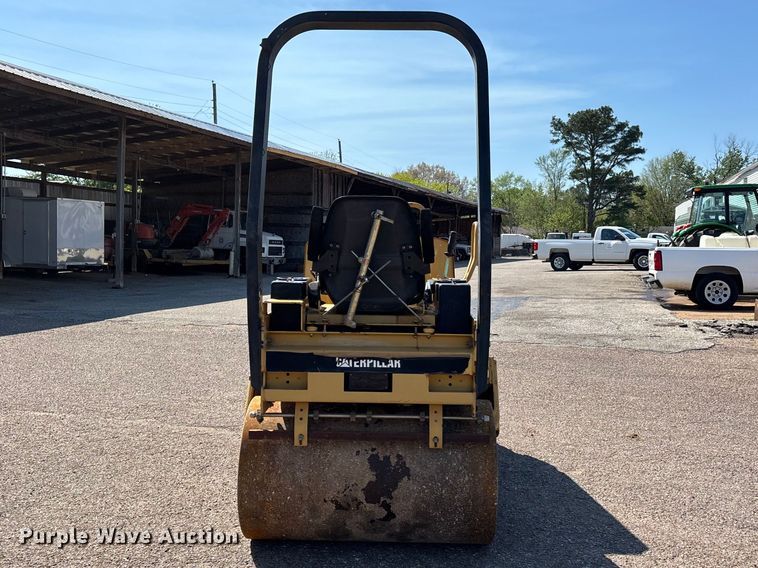 image for item DT0171 1996 Caterpillar CB-224C double drum vibratory roller