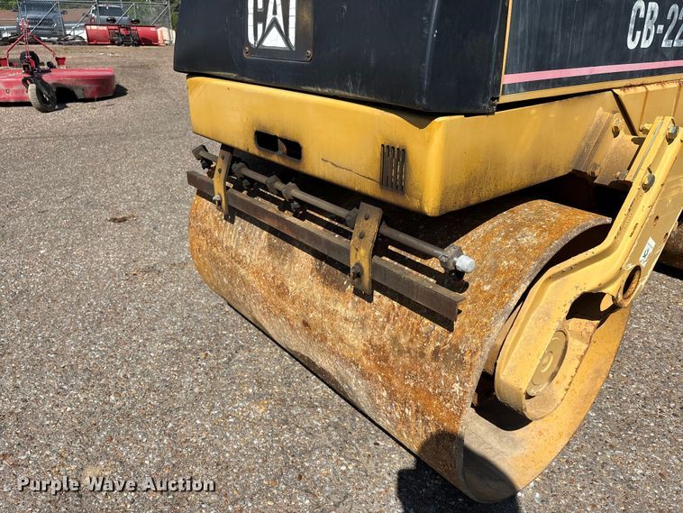 image for item DT0171 1996 Caterpillar CB-224C double drum vibratory roller
