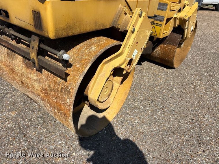 image for item DT0171 1996 Caterpillar CB-224C double drum vibratory roller