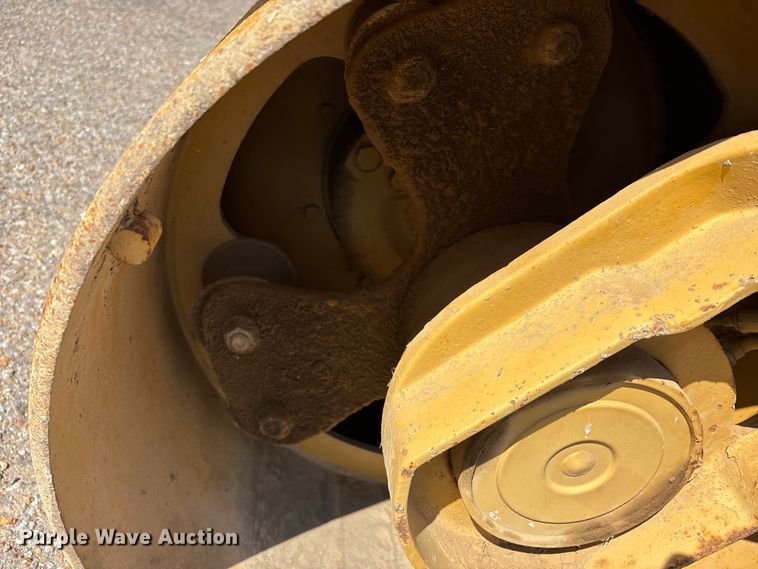 image for item DT0171 1996 Caterpillar CB-224C double drum vibratory roller