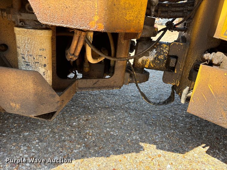 image for item DT0171 1996 Caterpillar CB-224C double drum vibratory roller