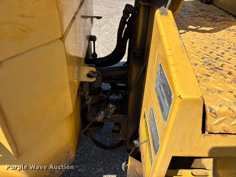 image for item DT0171 1996 Caterpillar CB-224C double drum vibratory roller