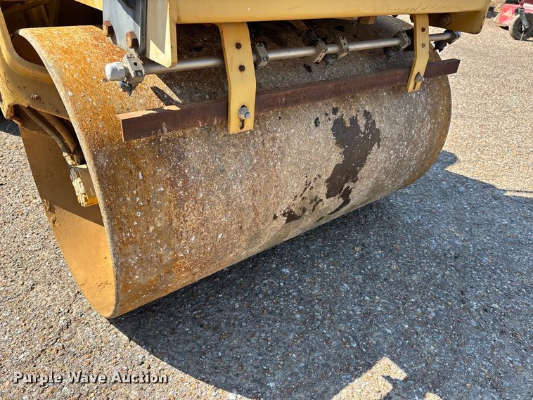 image for item DT0171 1996 Caterpillar CB-224C double drum vibratory roller