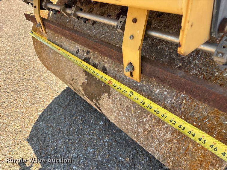 image for item DT0171 1996 Caterpillar CB-224C double drum vibratory roller