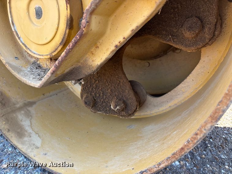 image for item DT0171 1996 Caterpillar CB-224C double drum vibratory roller
